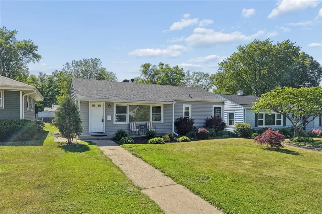 52 South Midland Avenue Mundelein IL 60060