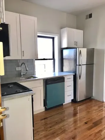 1351 West Roscoe Street Chicago IL 60657