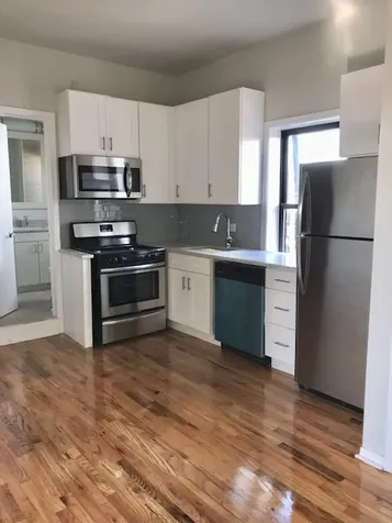 1351 West Roscoe Street Chicago IL 60657