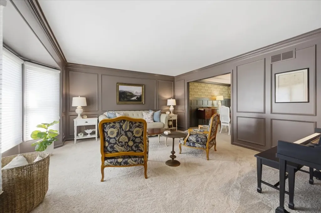 221 Breckenridge Drive Aurora IL 60504