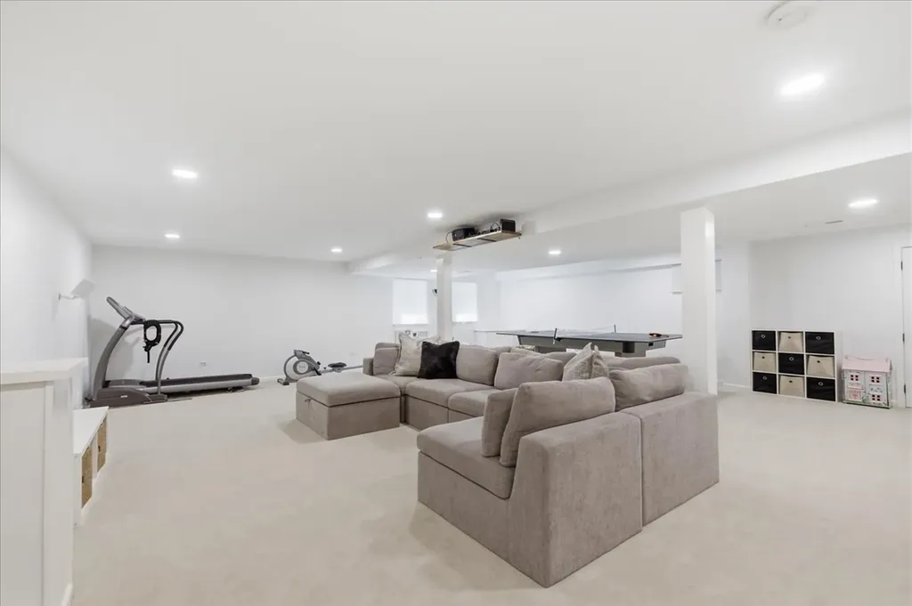 221 Breckenridge Drive Aurora IL 60504