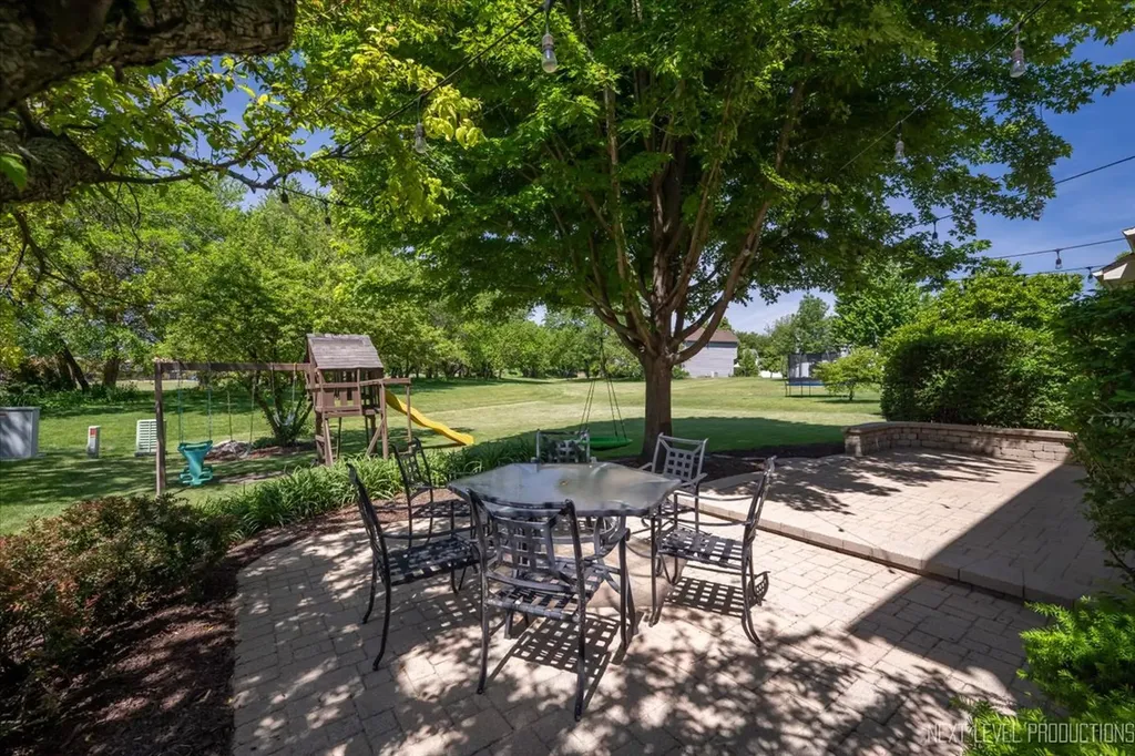 221 Breckenridge Drive Aurora IL 60504
