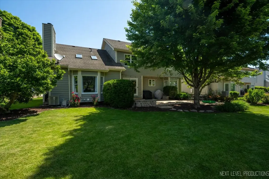 221 Breckenridge Drive Aurora IL 60504
