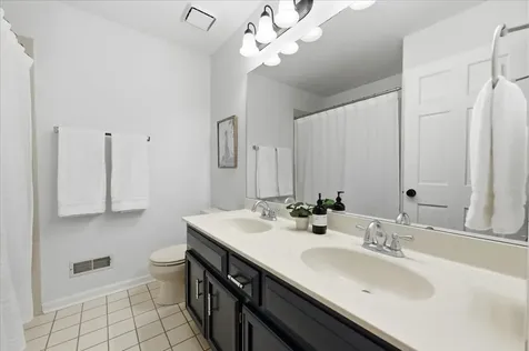 221 Breckenridge Drive Aurora IL 60504