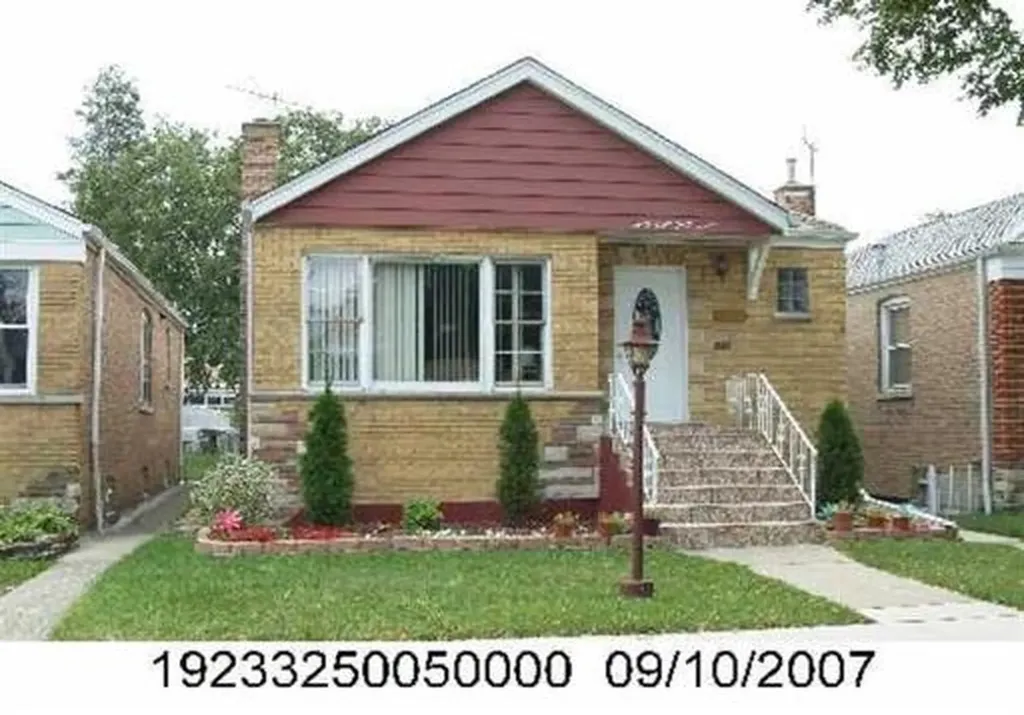 3847 West 70th Street Chicago IL 60629