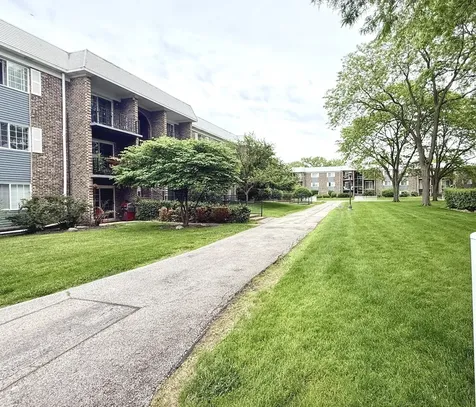 1525 North Windsor Drive Arlington Heights IL 60004
