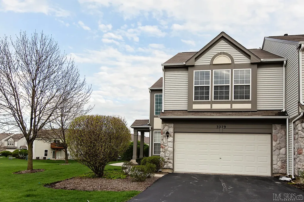 3279 Bromley Lane Aurora IL 60502