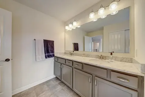 1329 Mcintosh Drive Mundelein IL 60060