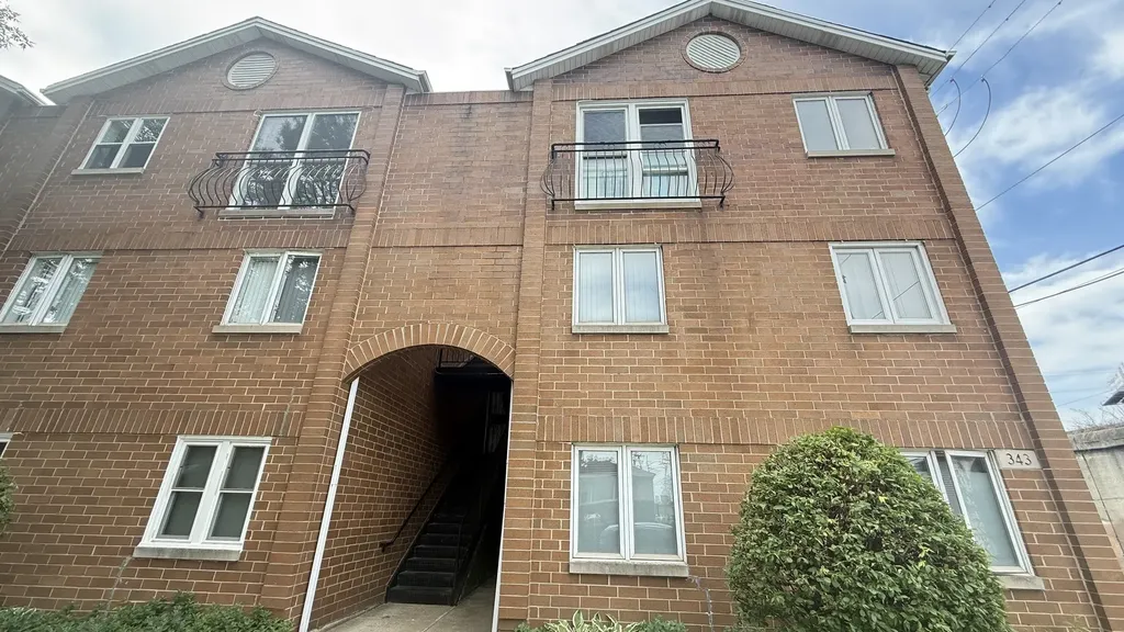343 West 24th Street Chicago IL 60616