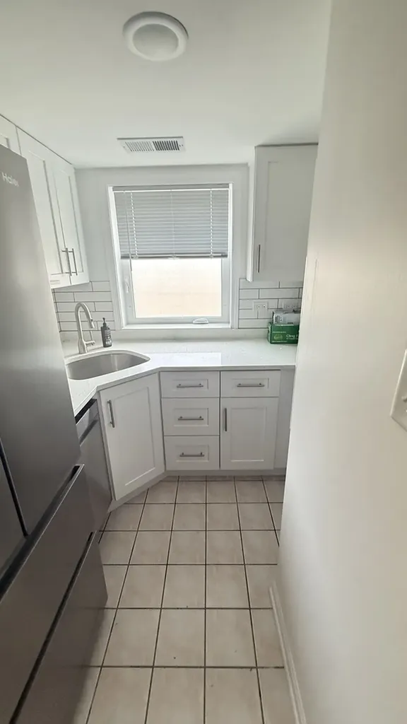 343 West 24th Street Chicago IL 60616