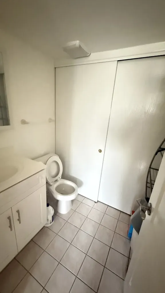 343 West 24th Street Chicago IL 60616
