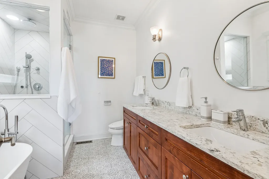 4831 North Winthrop Avenue Chicago IL 60640
