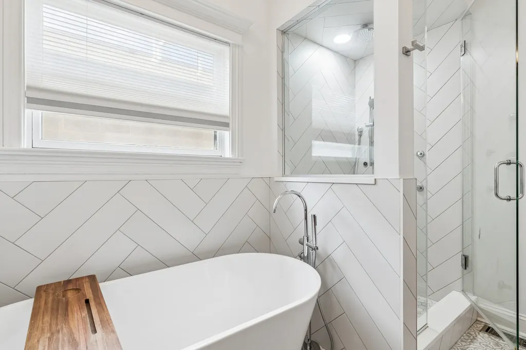 4831 North Winthrop Avenue Chicago IL 60640