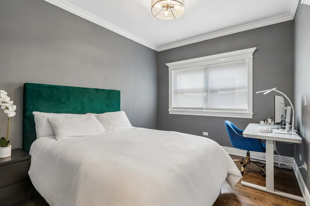 4831 North Winthrop Avenue Chicago IL 60640