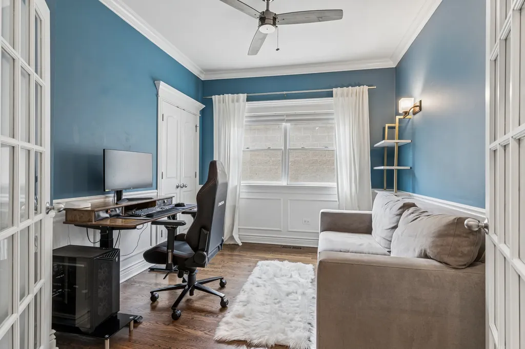 4831 North Winthrop Avenue Chicago IL 60640