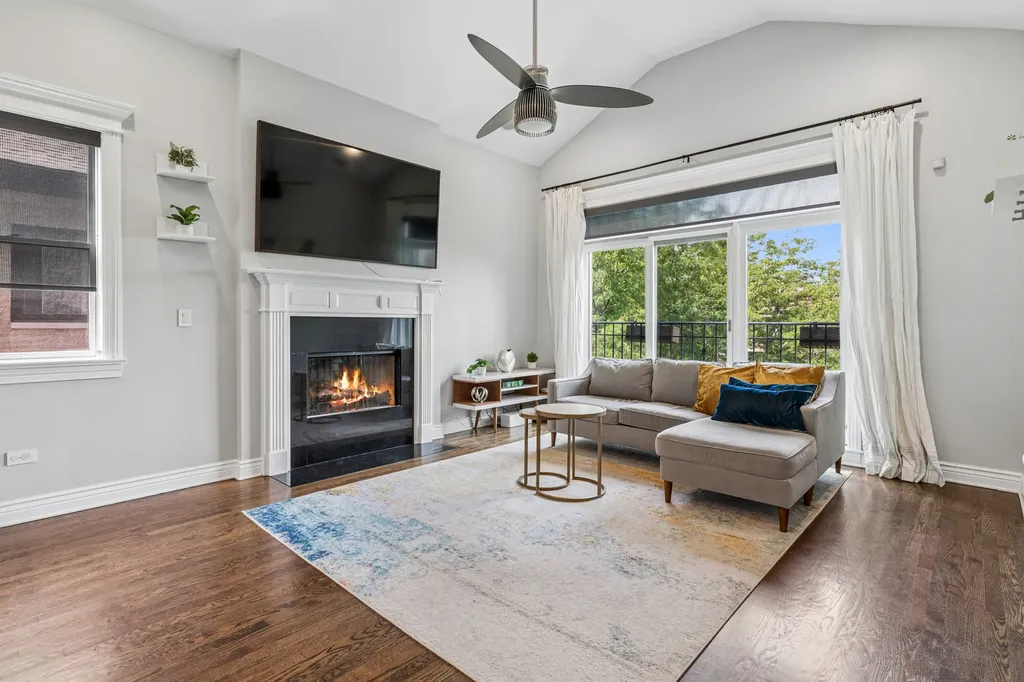 4831 North Winthrop Avenue Chicago IL 60640