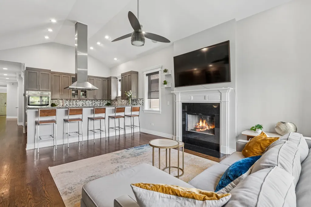 4831 North Winthrop Avenue Chicago IL 60640