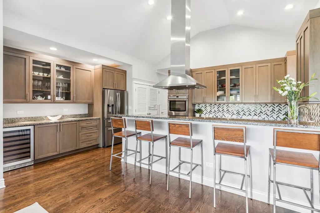 4831 North Winthrop Avenue Chicago IL 60640