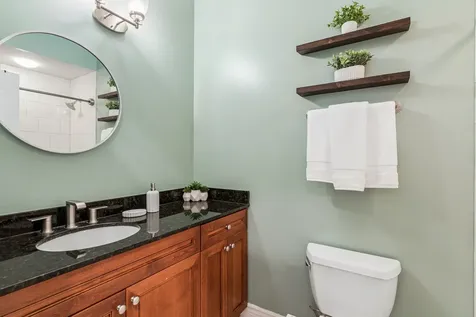 4831 North Winthrop Avenue Chicago IL 60640