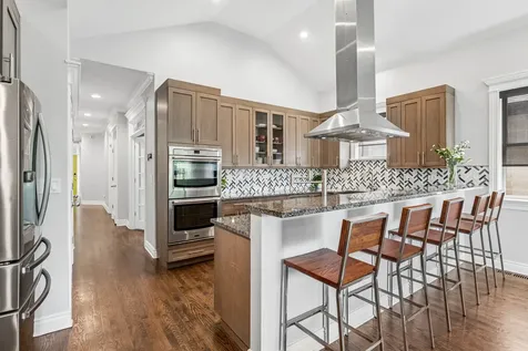 4831 North Winthrop Avenue Chicago IL 60640