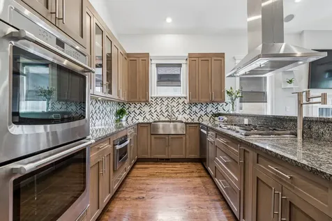 4831 North Winthrop Avenue Chicago IL 60640