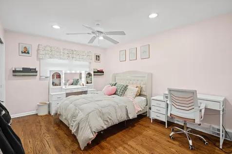 6913 North Concord Lane Niles IL 60714