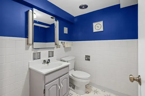 6913 North Concord Lane Niles IL 60714