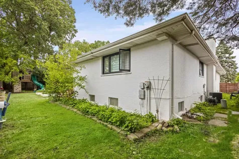 6913 North Concord Lane Niles IL 60714