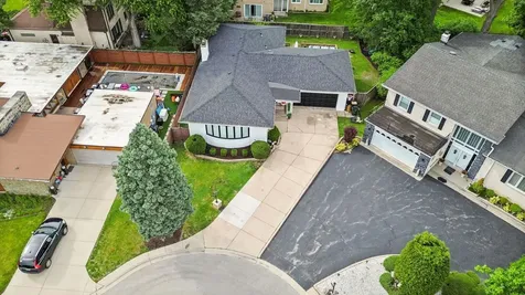 6913 North Concord Lane Niles IL 60714