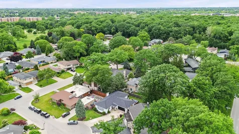 6913 North Concord Lane Niles IL 60714