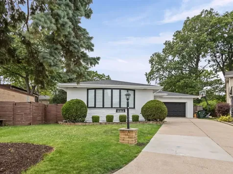6913 North Concord Lane Niles IL 60714
