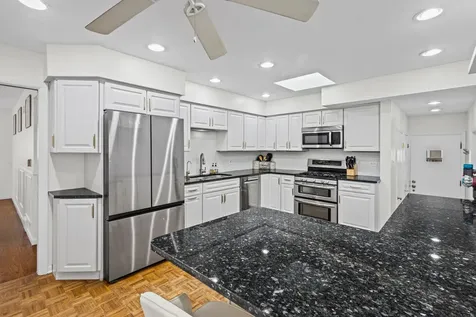 6913 North Concord Lane Niles IL 60714