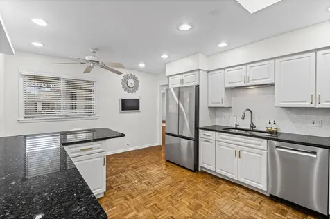 6913 North Concord Lane Niles IL 60714