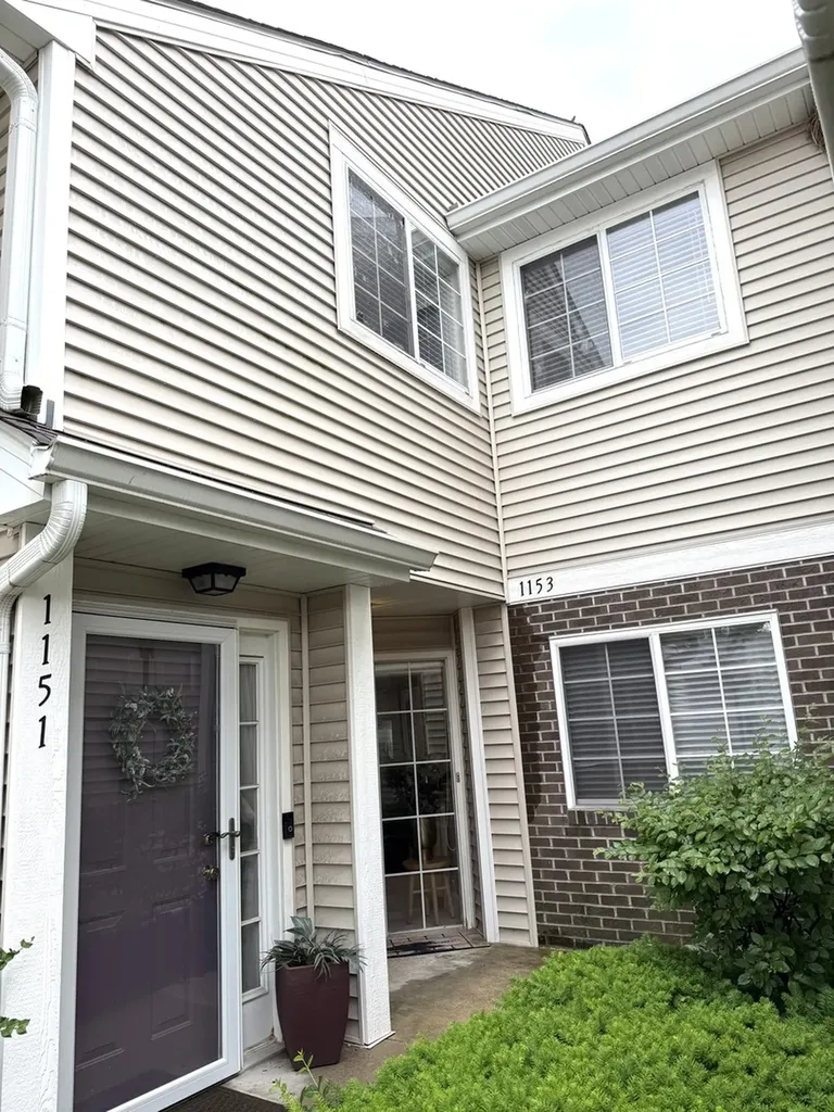 1153 South Cambria Lane Lombard IL 60148