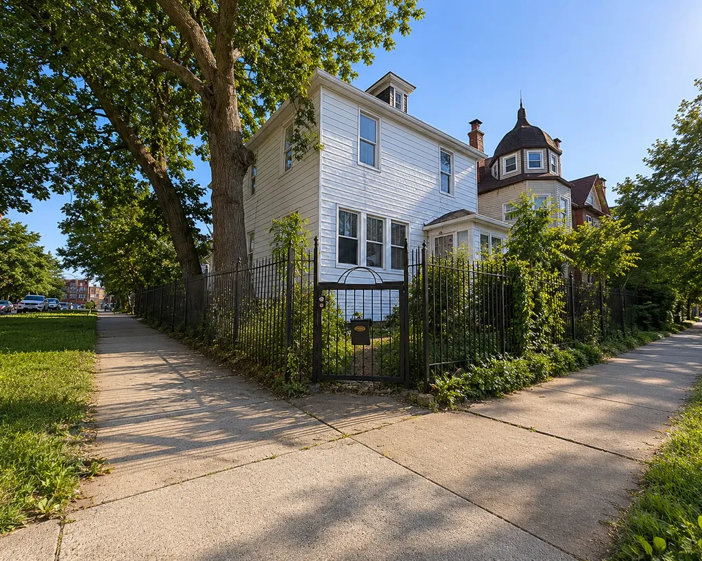 2481 East 74th Street Chicago IL 60649