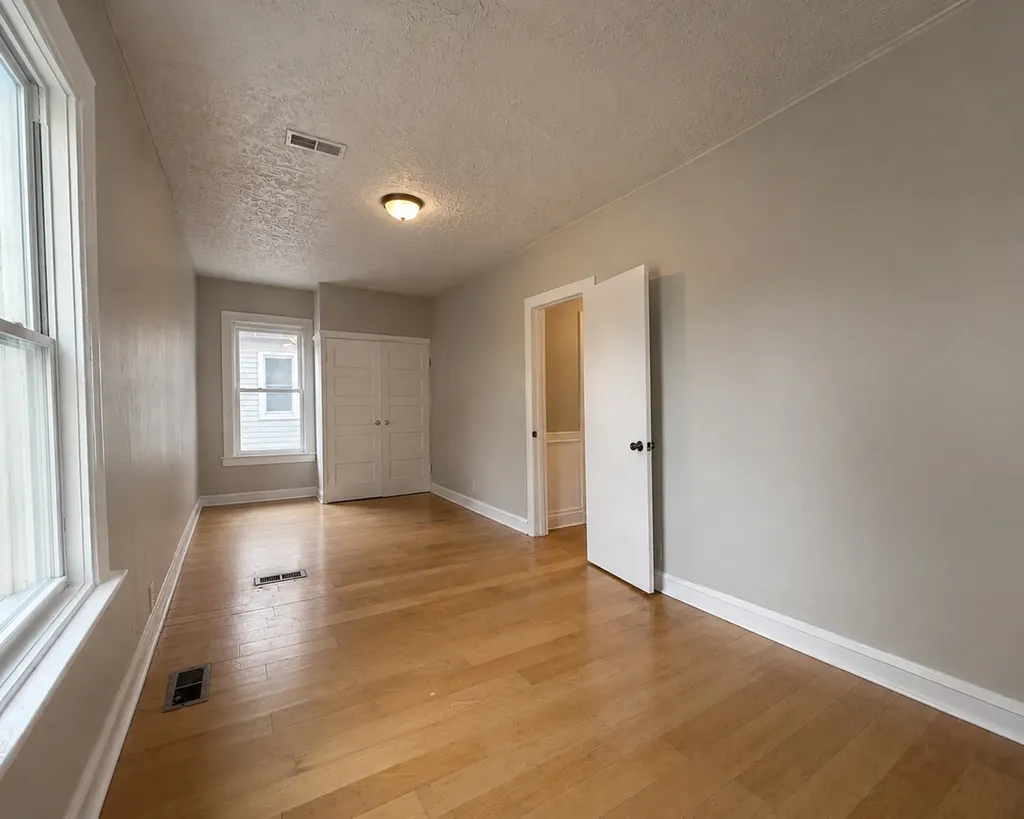 2481 East 74th Street Chicago IL 60649