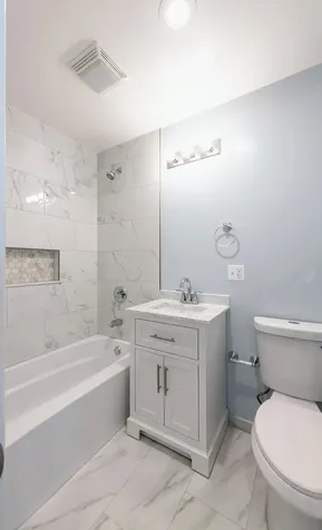 1022 West Ainslie Street Chicago IL 60640