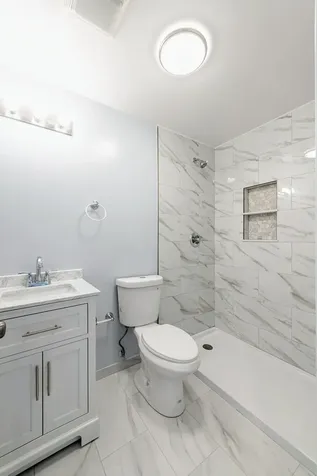 1022 West Ainslie Street Chicago IL 60640