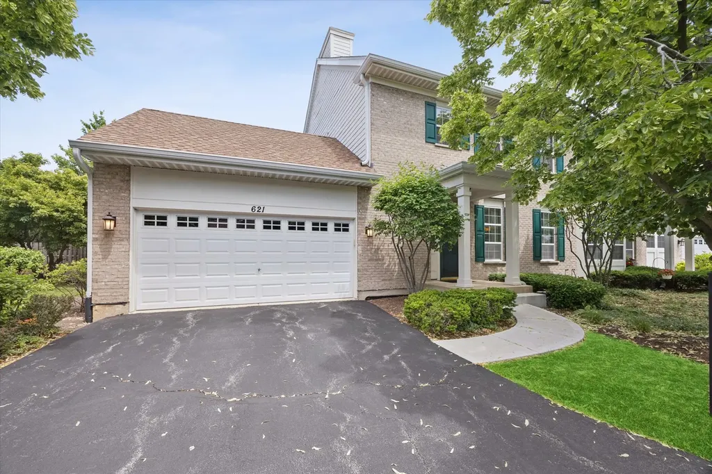 621 Dunhill Lane Carol Stream IL 60188