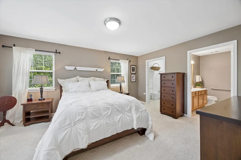 621 Dunhill Lane Carol Stream IL 60188