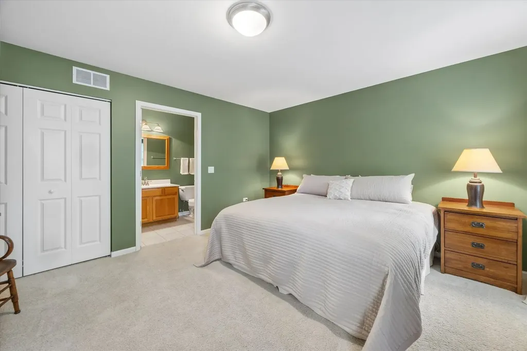 621 Dunhill Lane Carol Stream IL 60188
