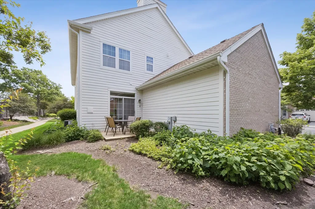 621 Dunhill Lane Carol Stream IL 60188