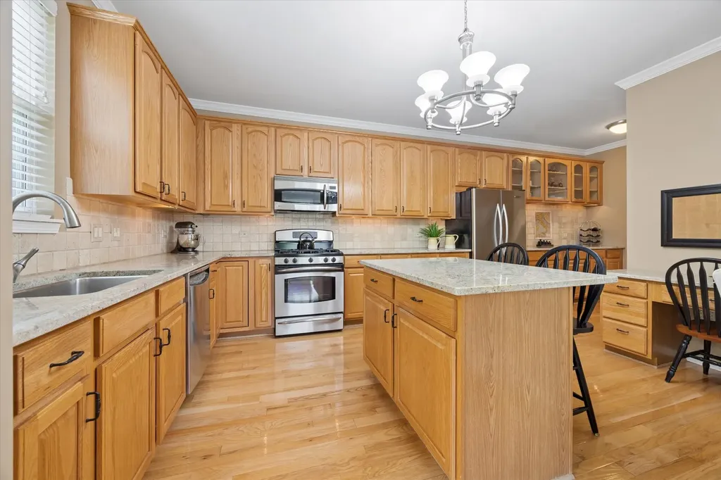 621 Dunhill Lane Carol Stream IL 60188