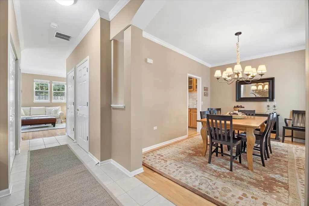 621 Dunhill Lane Carol Stream IL 60188