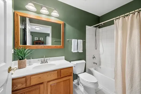 621 Dunhill Lane Carol Stream IL 60188
