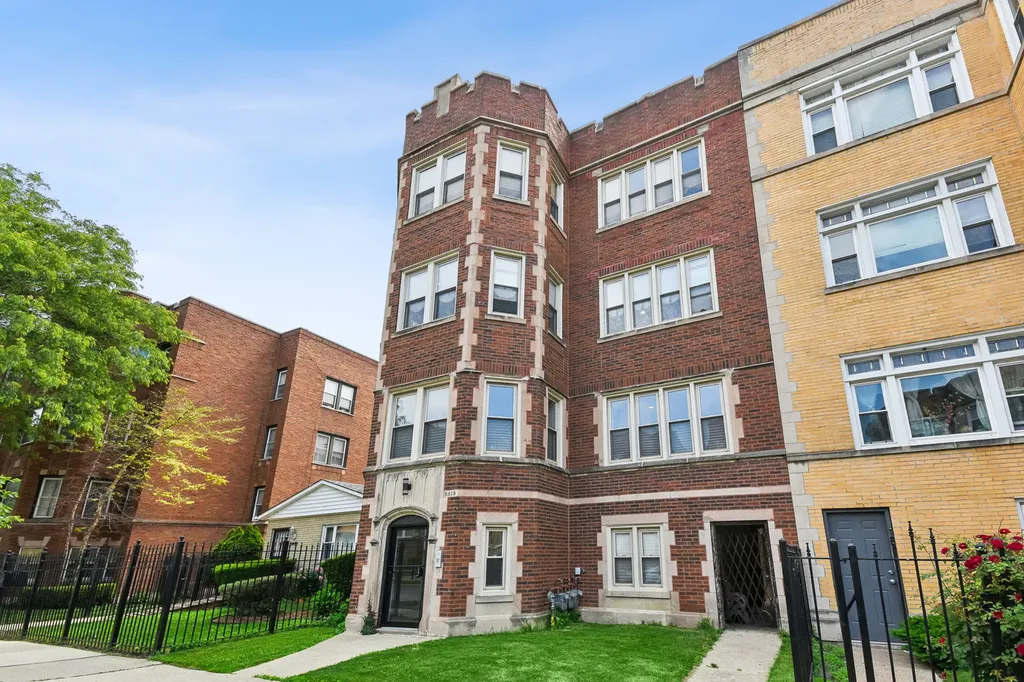 6835 South Clyde Avenue Chicago IL 60649