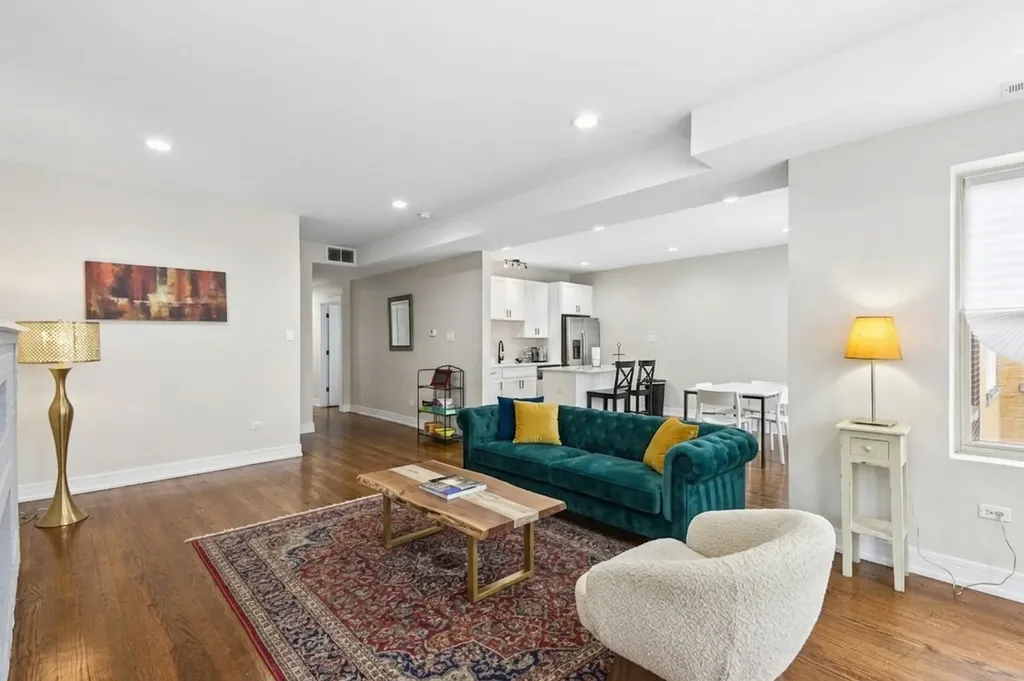 6835 South Clyde Avenue Chicago IL 60649