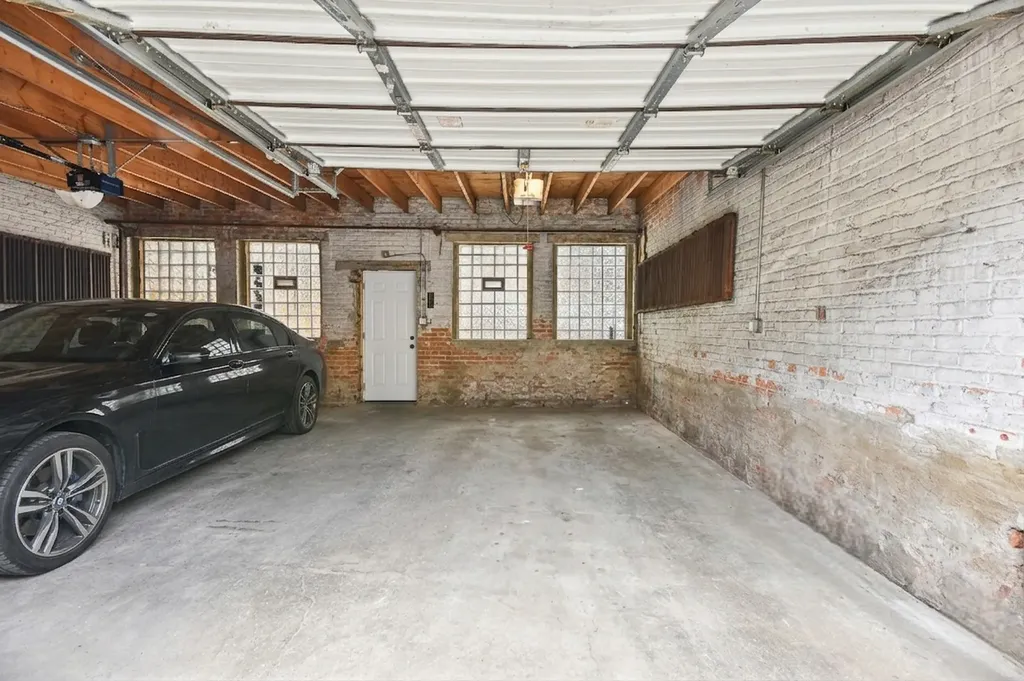 6835 South Clyde Avenue Chicago IL 60649