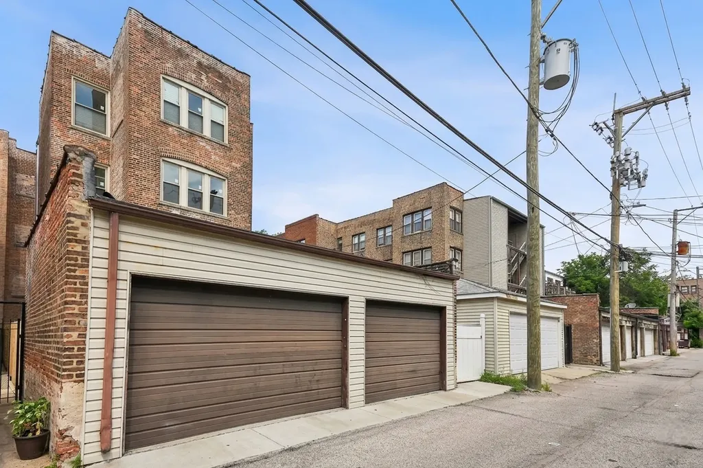 6835 South Clyde Avenue Chicago IL 60649
