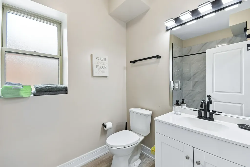 6835 South Clyde Avenue Chicago IL 60649